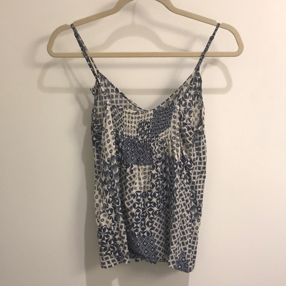 GUESS v-neck tank!!!💙 - Picture 4 of 6